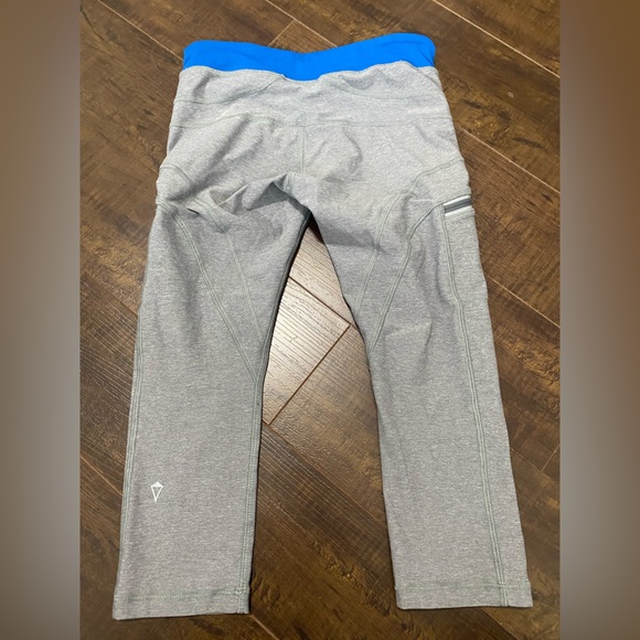 Ivivva crop pants, size 6 - Picture 3 of 3